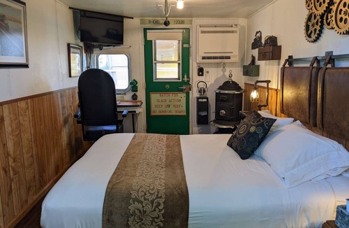Sequim Hotel | Steampunk Train at Olympic Railway Inn - Pet Friendly