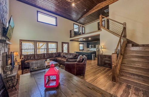 Boone Cabin | Steps2town, secluded Mountainview Cabins, sleeps20