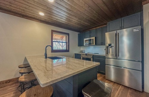 Boone Cabin | Steps2town, secluded Mountainview Cabins, sleeps20