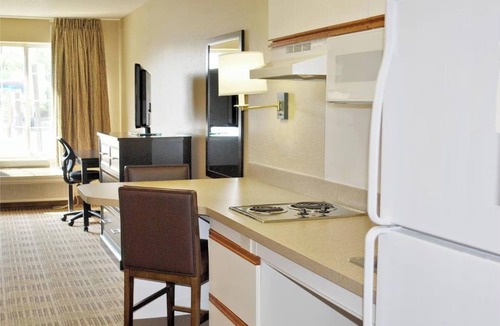 Vernon Hills Hotel | Studio 6 Extended Stay Chicago Vernon Hills Lincolnshire IL