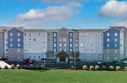 Oak Ridge Apartment | Studio | Free Breakfast. Indoor Pool & Gym.