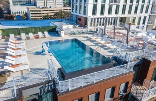 West End Condo | Studio unit/Austin - Full Kitchen, W/D, Rooftop Pool, & More!
