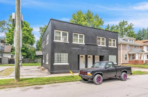 Fort Wayne Apartment | Studio with King Bed | Downtown Fort Wayne, Parking