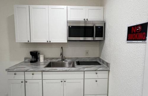 Palm Springs North Apartment | Studio with Private Entry - Full Kitchen & Pool Access