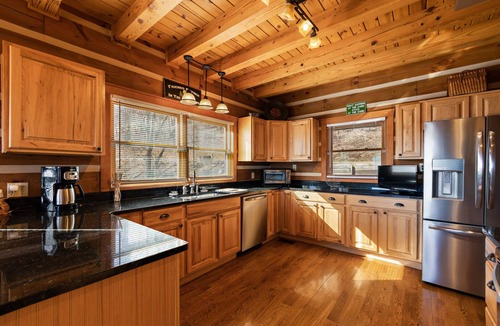 Seven Devils Cabin | Stunning Cabin Overlooking the Blue Ridge Mountains