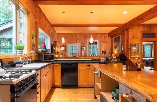 Intervale House | Stunning custom bld-riverside-pet/family friendly
