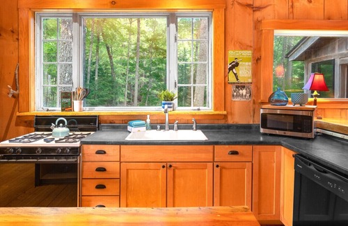 Intervale House | Stunning custom bld-riverside-pet/family friendly