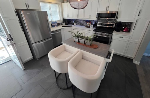 Sauble Beach House | Stunning modern house in Sauble Beach blocks from the beach