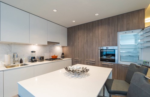 Burnaby Condo | Stunning View Luxury 2BR+Den Condo in Burnaby