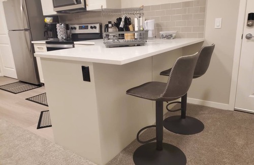 Southeast Calgary House | Stylish 2BDR/3BED/2 FULL BATH/Well Equiped For Remote Work/Games
