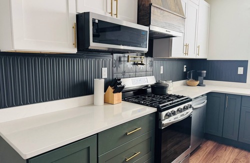 Atlantic House | Stylish 2BR-2Bath with Master Suite & Laundry