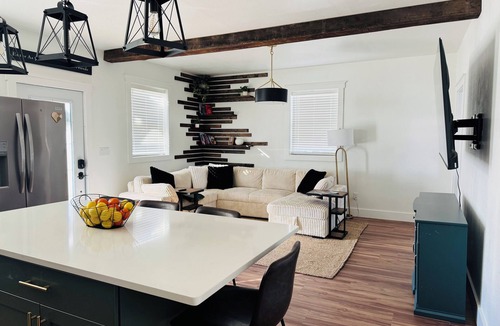 Atlantic House | Stylish 2BR-2Bath with Master Suite & Laundry