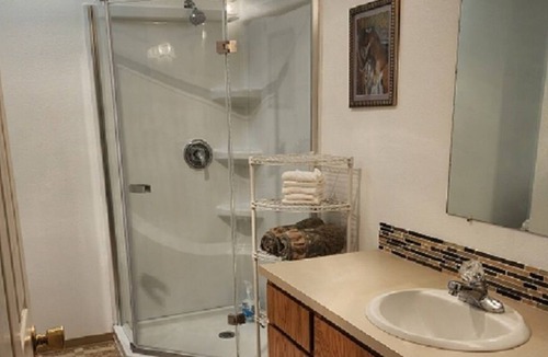 Clarkston Condo | Stylish Duplex close to shops, dining, hospitals in charming Clarkston, WA