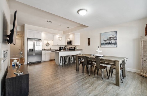 Hampton Condo | Sunset Sanctuary | Balcony | Steps To Beach