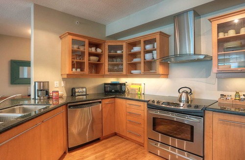North End Condo | Sunset Waterfront Resort by KelownaGo
