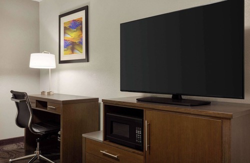 Downtown Hotel | Super 8 by Wyndham Eureka