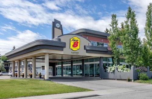 Kingsland Hotel | Super 8 by Wyndham Macleod Trail Calgary