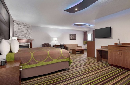 Windsor Hotel | Super 8 by Wyndham Windsor/Dougall