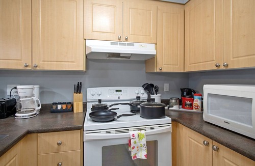Southwest Edmonton Condo | ★Super Clean&Comfy,Netflix,Prkg.Very Trendy ★