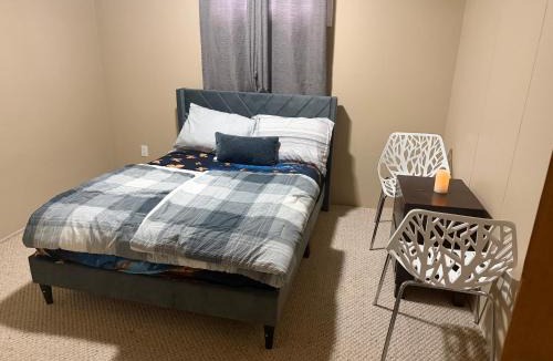 Northwest Edmonton House | Taaaz room