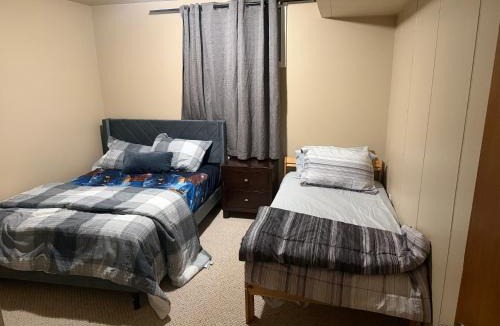 Northwest Edmonton House | Taaaz room