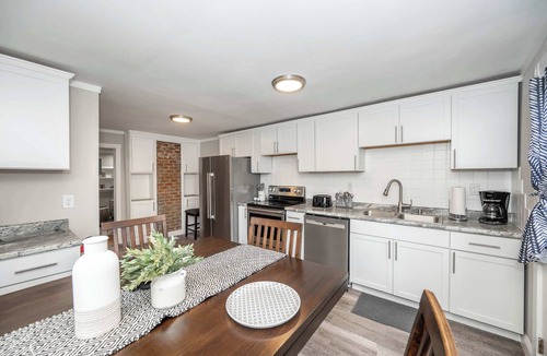Latonia House | The Covington Cottage Modern 2 BDR Charmer