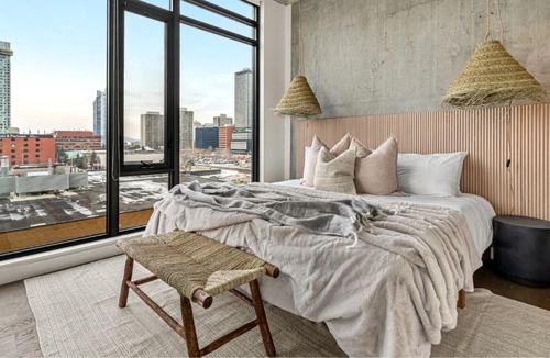 Connaught Apartment | The Domain Skyline View King Beds Pool Gym