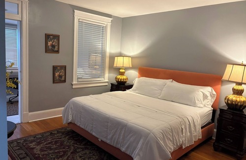 Northwest Hotel | The Elegant Spring House Loft