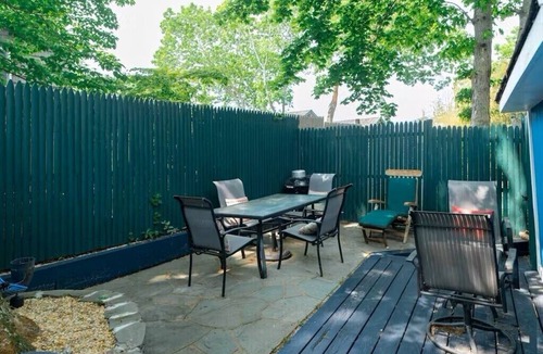 Springs House | The Hampton Sack a cheerful relaxing beach cottage