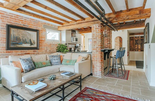 Staunton Apartment | The Hideaway Suite