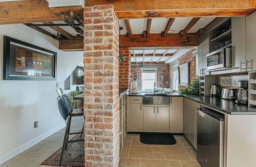 Staunton Apartment | The Hideaway Suite