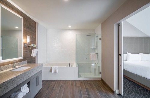 Canmore Hotel | The Malcolm Hotel