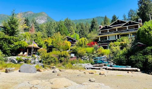 Tuwanek Cabin | The Tuwanek Bed and Breakfast