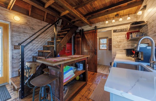 Douglas House | Tiny Barn-Tiny home retreat with hot tub & lake sounds