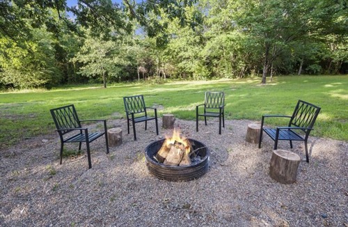 Ringold Cabin | Tiny Cabin! private back deck, outdoor fire pit, less than a mile to lake