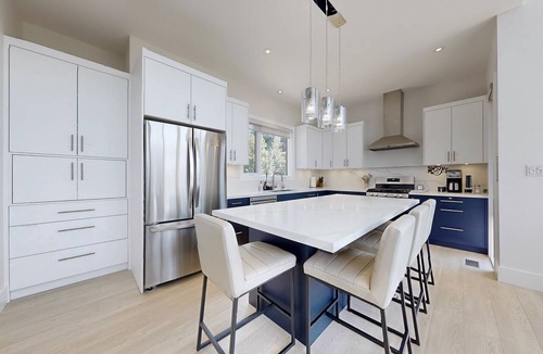 Tiny Cabin | Tiny Cove - Luxurious Modern Getaway in Tiny, ON