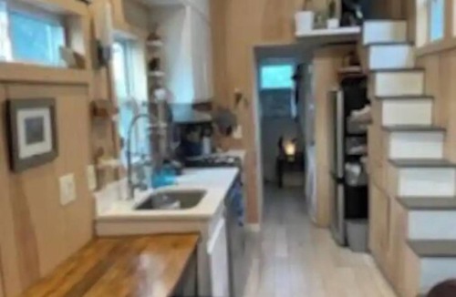 East New York House | TINY FULL Bdrm/Bthrm PRIVATE DRIVEWAY in BROOKLYN
