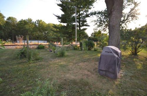 Niantic House | Tiny Home Between Decatur & Springfield 1 mile north of I-72