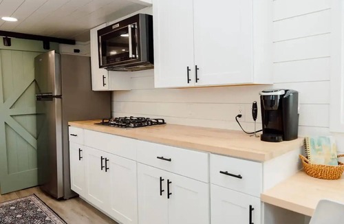 West Central House | Tiny House - Centrally Locatednn