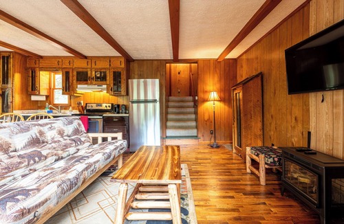 Raccoon Ridge Cabin | Toccoa River Views — Hot Tub — Two Units