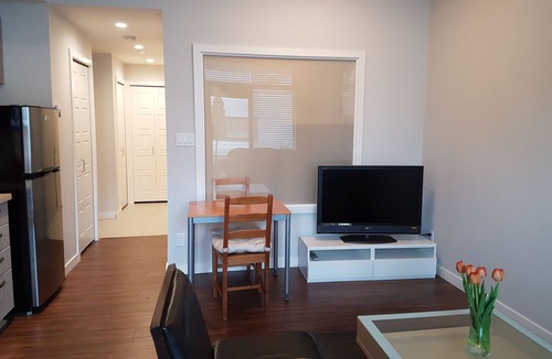 Lower Lonsdale Apartment | Top Floor Studio Lower Lonsdale