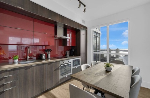 CityPlace Hotel | Tower View Suites - Free Parking - Rooftop Pool - Hot Tub - Gym