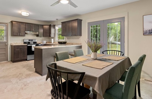Royal Pines House | Tree-Lined Street/Firepit/KingBed/14mins Asheville