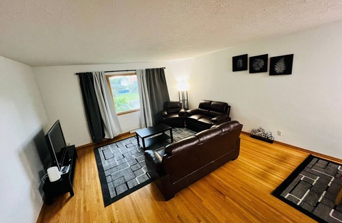 Calgary House | Two Bedroom suite Mayland Heights