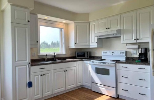 New Dominion House | Two level private home for two families