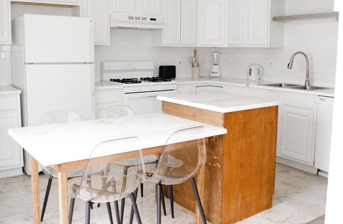 Birmingham House | Two Sparrows - Birmingham Townhome with King Suite