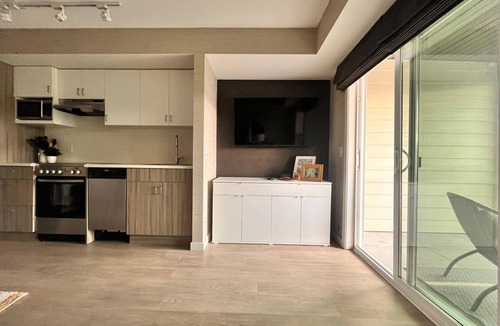 North Glenmore Apartment | UBCO Stylish Studio Condo in Kelowna, BC.