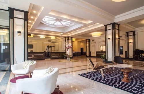 East Hyde Park Apartment | UChicago, Shops + Eats, Lake | Gym + W&D | Zencity