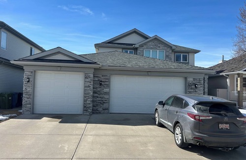 Northwest Calgary House | Unbelievable Panoramic Mountain Views | Downtown Views | 50 Mins to Canmore