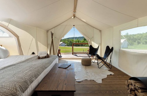 Dalton Hotel | Under Canvas White Mountains